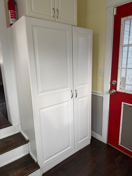 Building Photo - 9518 E Broadway Ave