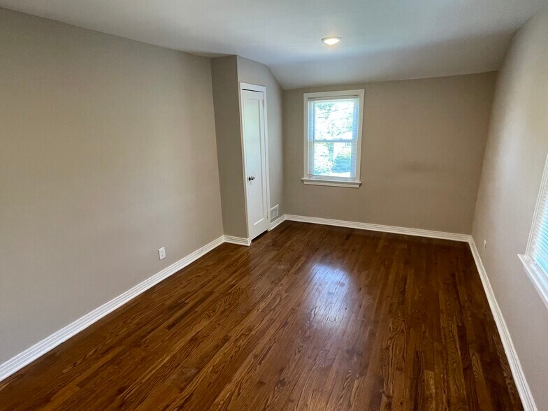 Building Photo - 544 Oritani Pl