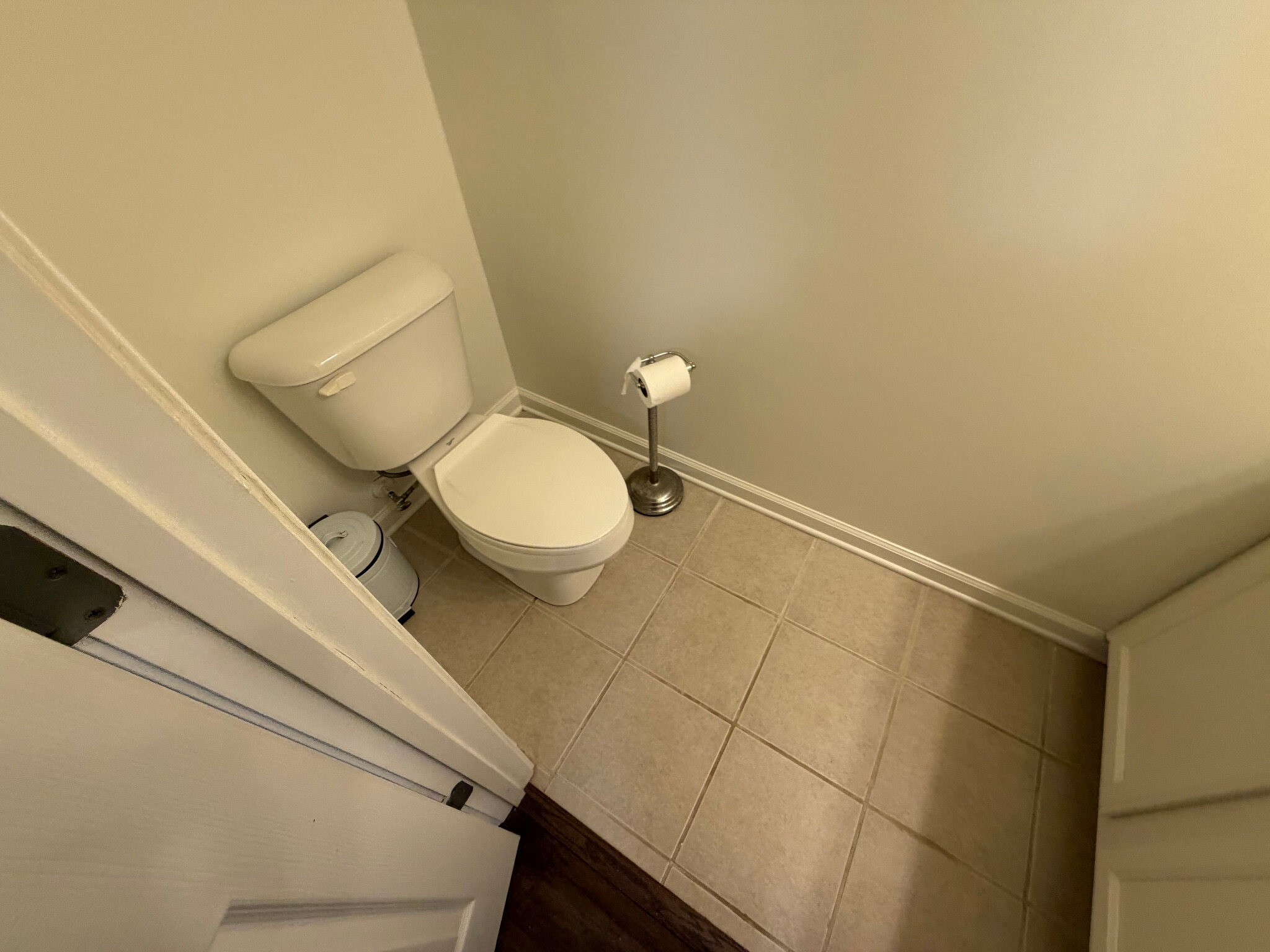 Building Photo - Room in Condo on Donatello Avenue