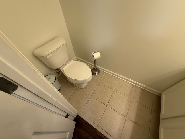 Building Photo - Room in Condo on Donatello Avenue