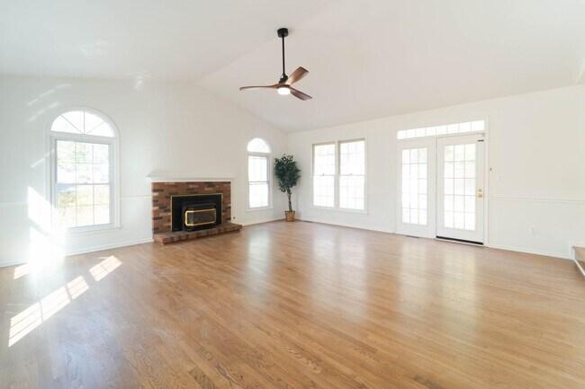 Building Photo - Fabulous Home in Aquia Harbor