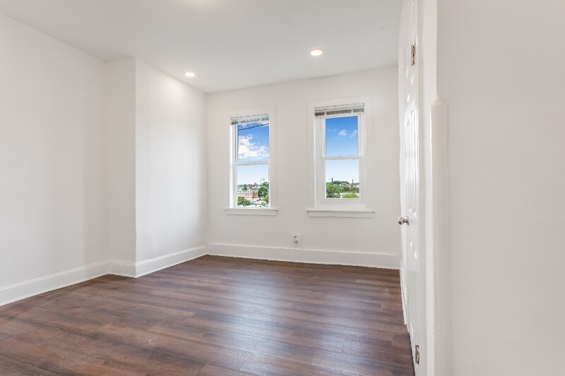 Building Photo - 2212 W Fayette St
