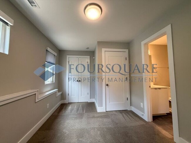 Building Photo - Beautiful  3-Bed / 3.5-Bath End-Unit Townhome with Rooftop Patio, Skyline Views & Climate-Control...