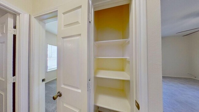 Building Photo - 627 Luther Dr