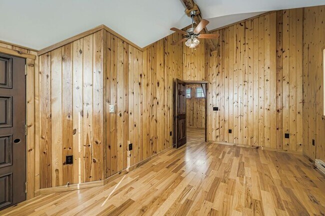 Building Photo - 515 W San Miguel St