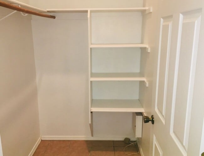 Building Photo - Very nice 2 Br house with 1 car garage