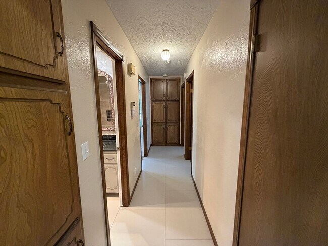 Building Photo - Beautiful 3bed/2.5bath Updated Westside Norman Home Available for Rent!