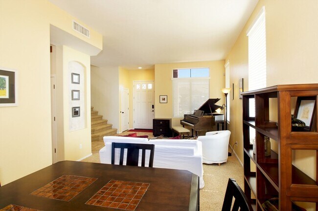 Building Photo - 4 Bedroom Furnished Gilbert Home