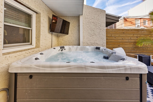 Building Photo - 2207 Lombard St