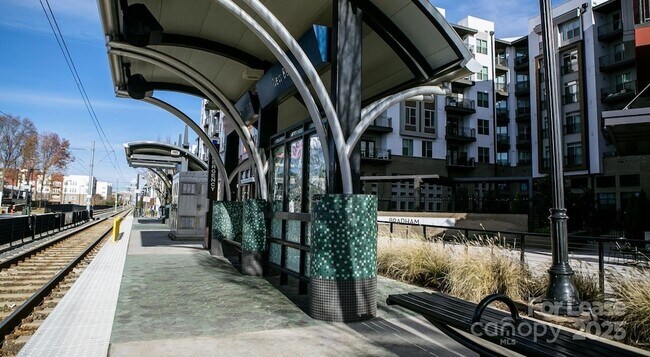 Building Photo - 145 New Bern St