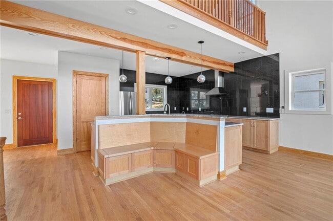 Building Photo - 1008 Courtenay Dr NE