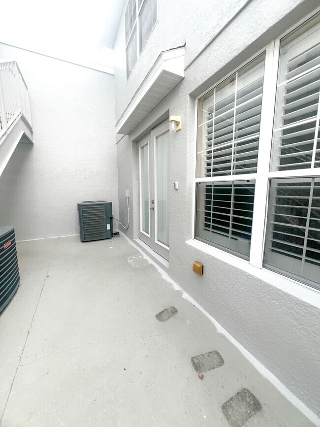 Building Photo - WOW-WATER & ELECTRICITY-INCLUDED IN RENT! MOVE IN JUNE! FANTASTIC 3x2.5 WITH 2 CAR GARAGE!!