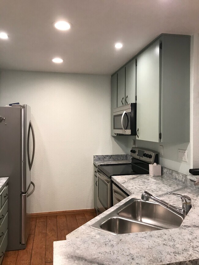 Building Photo - 9725 Mesa Springs Way