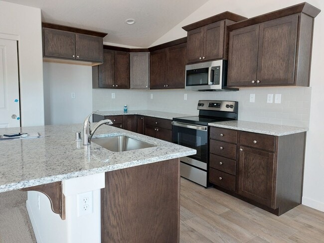 Building Photo - 3 bed 2 bath house