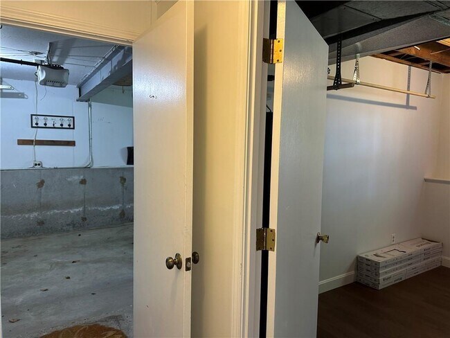 Building Photo - 11 Pocono Rd