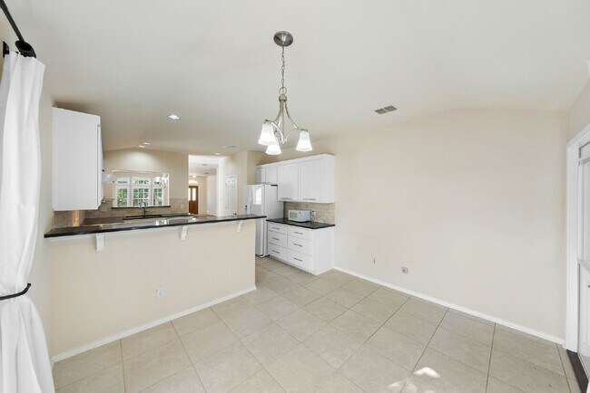 Building Photo - Gated Community - Resort Amenities