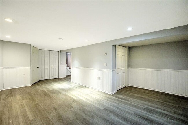 Building Photo - 4 Talbot Manor