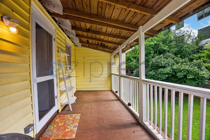 Building Photo - Unit
