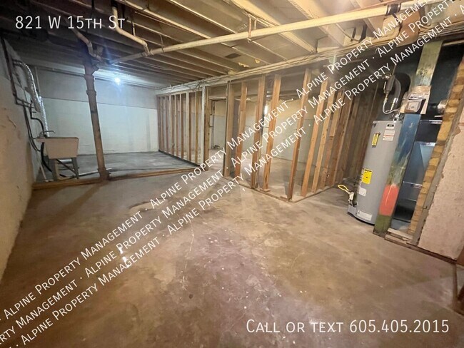 Building Photo - 821 W 15th St