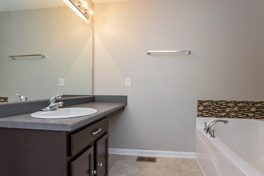 Building Photo - 111 Hunter Pl