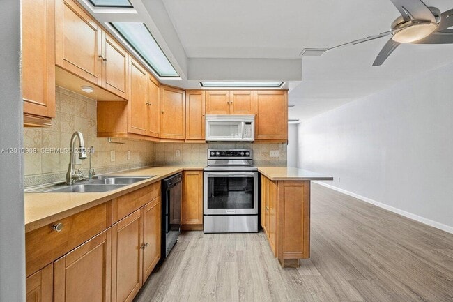 Building Photo - 1367 Riverside Cir