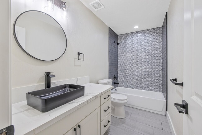 Building Photo - 616 W Vassar Ave