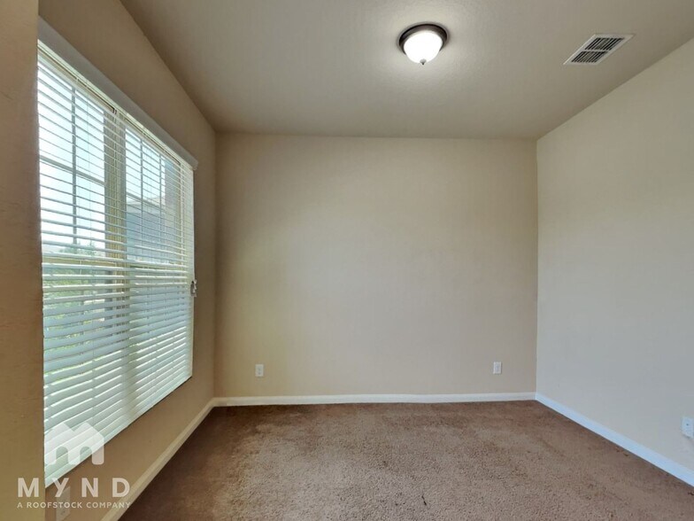 Building Photo - 9627 Bricewood Oak