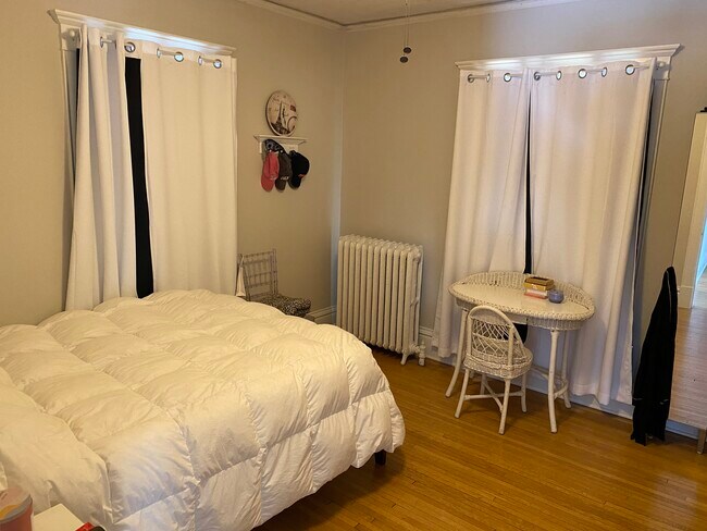 Building Photo - 2504 Girard Avenue South