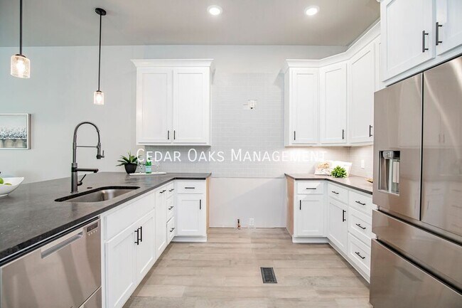 Building Photo - 116 E Mountain St