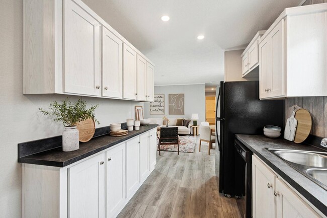 Building Photo - 20 Chris