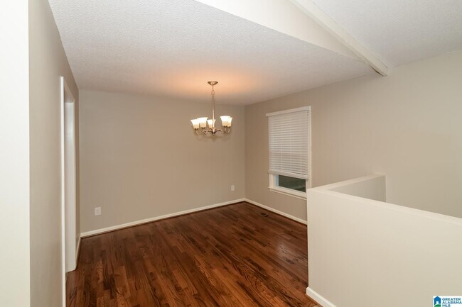 Building Photo - 920 19th Ave NW