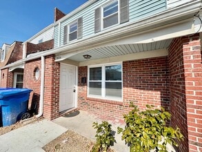 Building Photo - Cozy Townhome in Virginia Beach