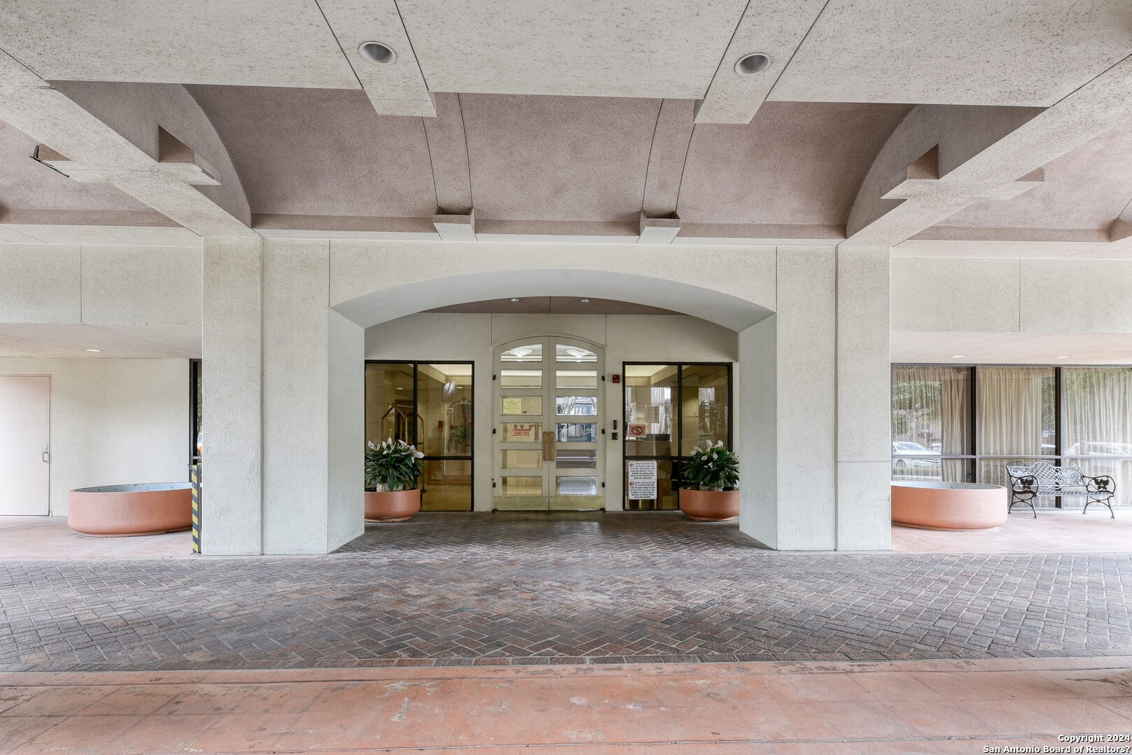 Building Photo - 7701 Wurzbach Rd