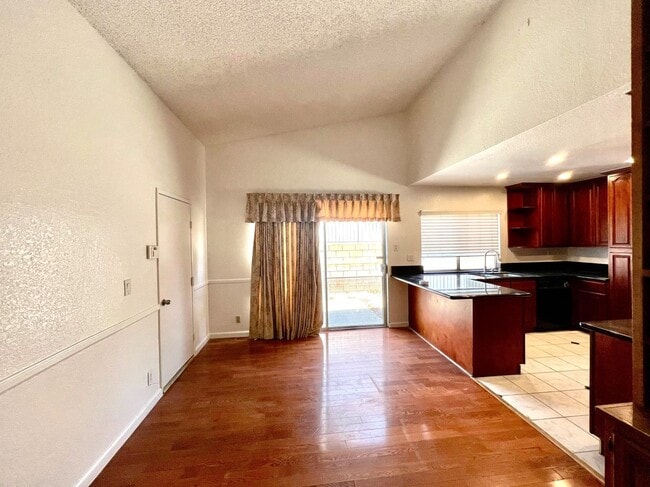 Building Photo - Beautiful 4 Bedroom Single Family Home for Lease in Rancho Cucamonga