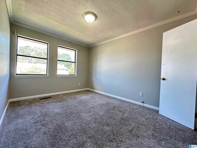 Building Photo - 2404 Hampstead Dr