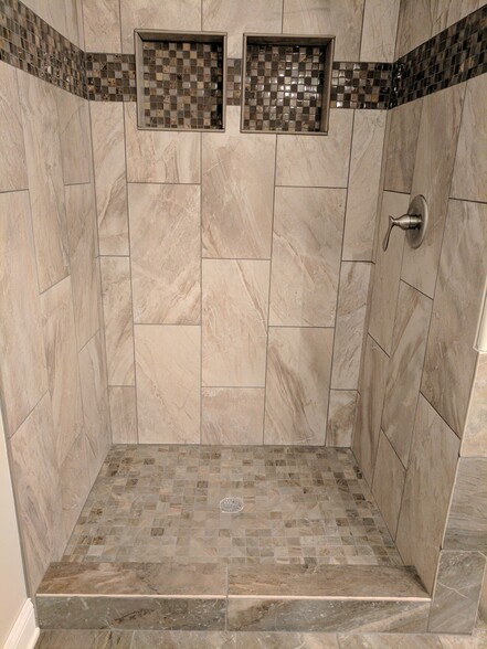 Building Photo - 306 Southwest Carriage Drive