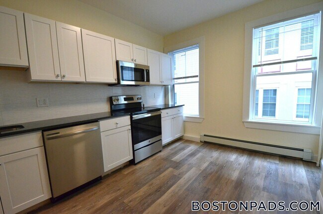 Building Photo - 35 Brookline St