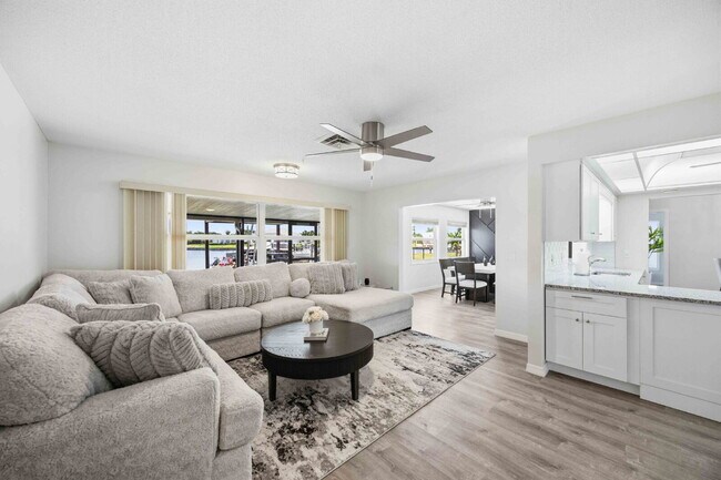 Building Photo - Waterfront beauty in Overbrook Gardens