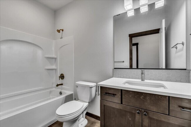 Building Photo - Charming 3 Bed and 2 Bath Home