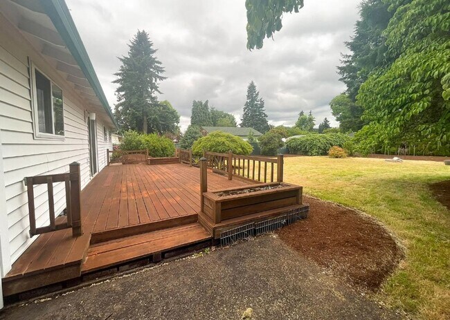 Building Photo - 15560 SE Thorville Ave