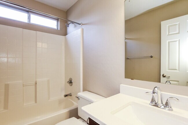 Building Photo - 15316 W Laurel Ln