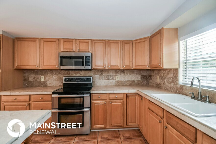 Building Photo - 2130 Liscard Rd W