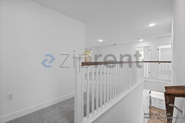 Building Photo - 365 Gold Coast Rd