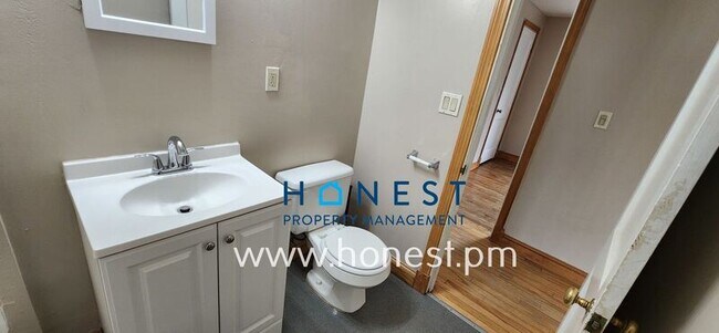 Building Photo - 4 Pierce St