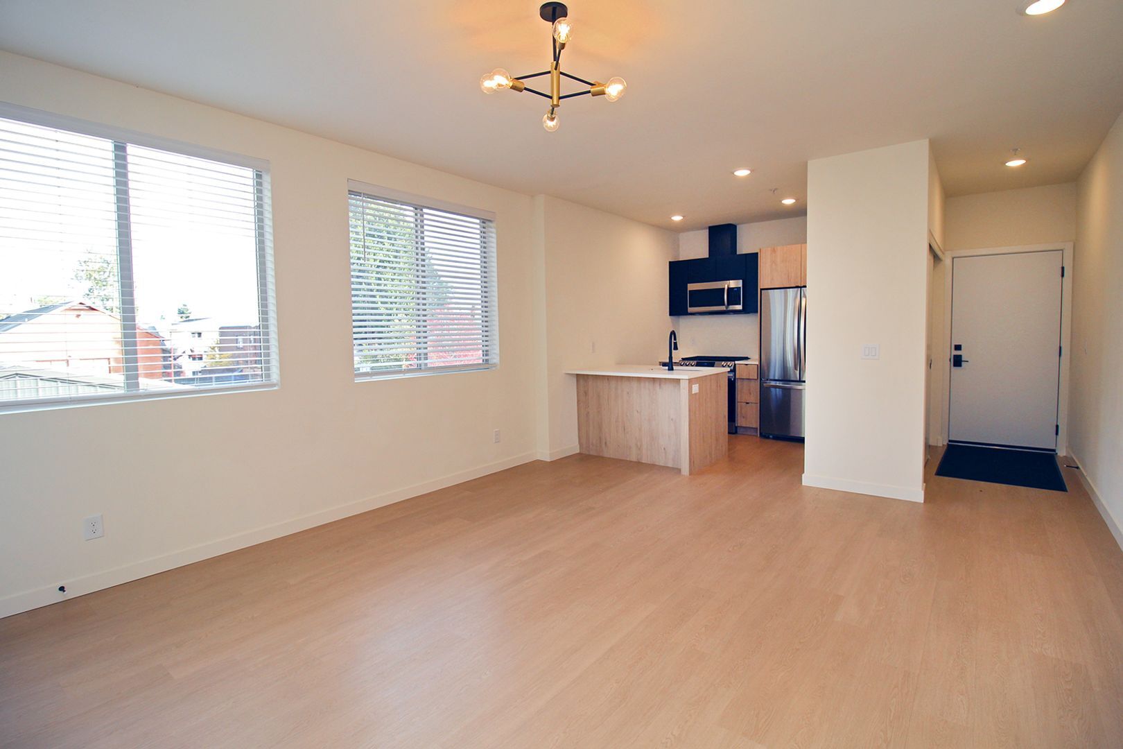 Building Photo - 7530 N Richmond Ave