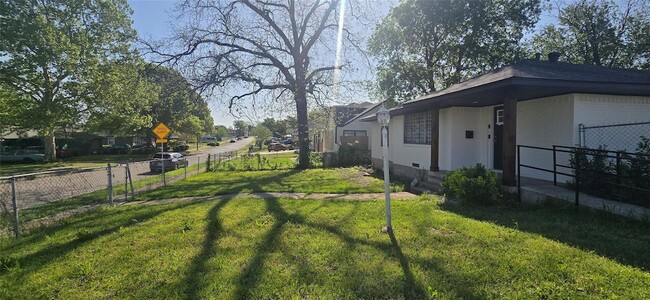 Building Photo - 230 W Louisiana Ave