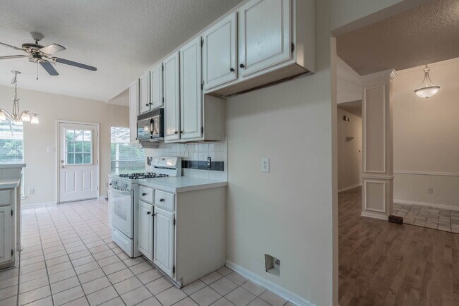 Building Photo - 17030 Macleish Dr