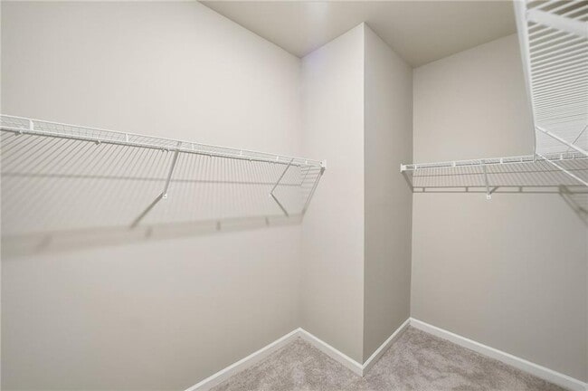 Building Photo - 318 Commons Ave