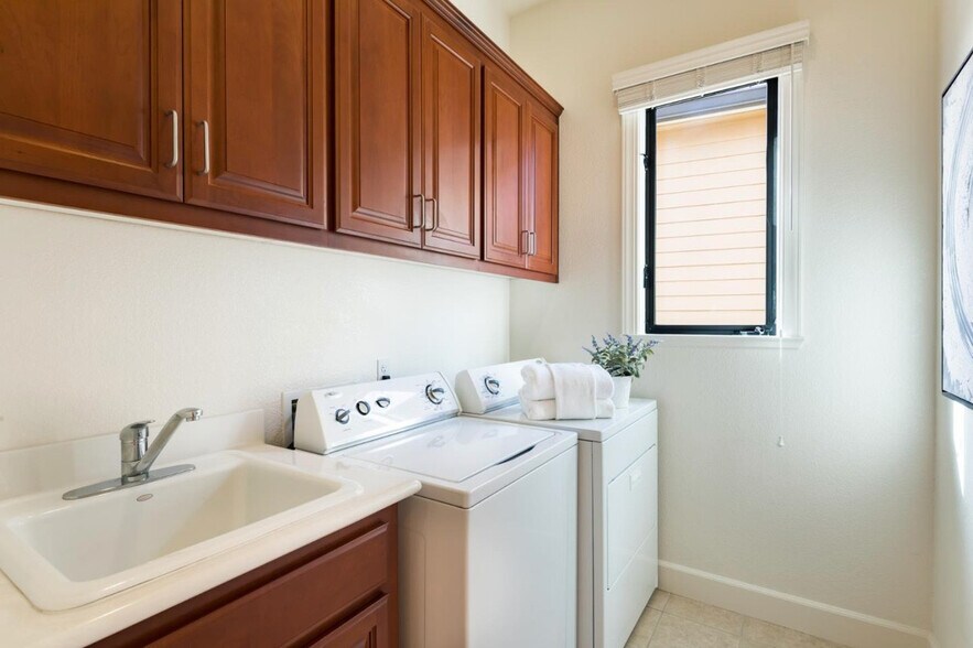 Building Photo - 401 Alder Ln