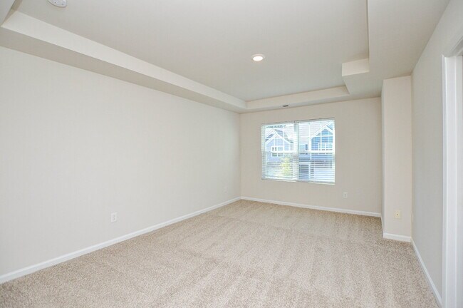 Building Photo - Easy Tega Cay Living in a Thoughtfully Updated Townhome